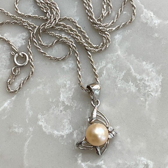 Solid Sterling Pendant and Italian Silver Twist Chain - Picture 1 of 16